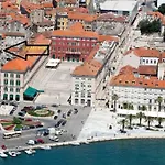 Charming In Old Town Appartement Split