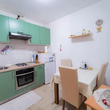Charming In Old Town Apartment *